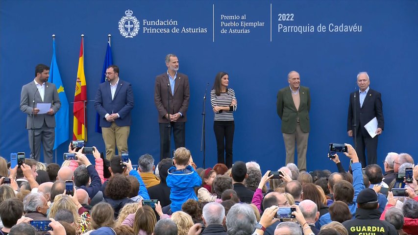 Doña Letizia lee el discurso de la princesa y se compromete a volver a Cadavéu 