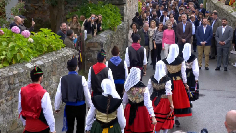 Los reyes y la princesa Leonor visitan Cadavéu, Pueblo Ejemplar de Asturias