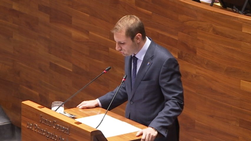 Adrián Pumares de Foro en la Junta