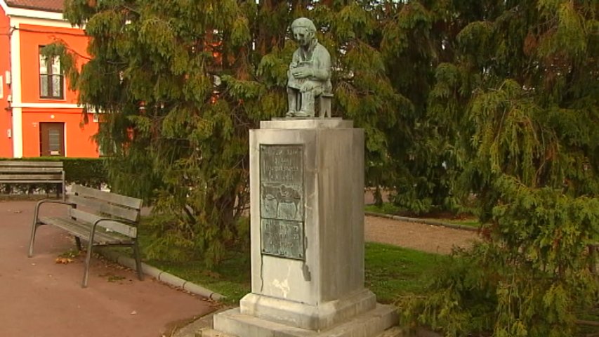 Escultura en la que Miranda rinde homenaje a los Caldereros