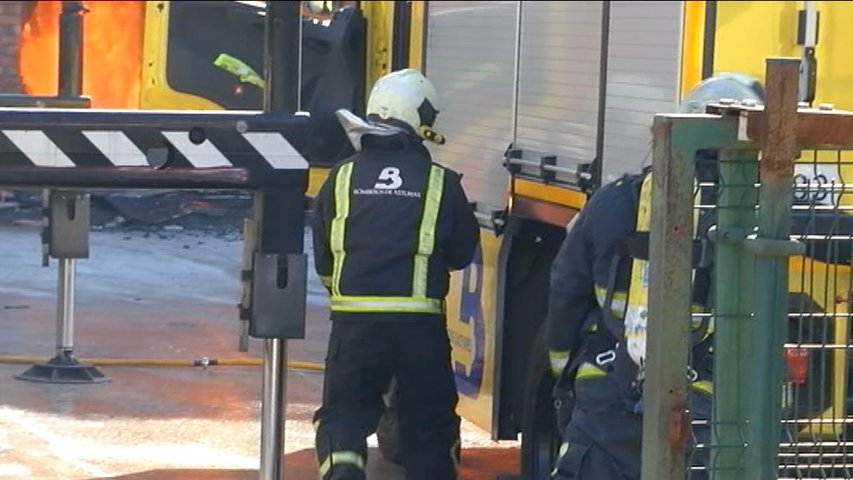 Un grupo de Bomberos de La Morgal afirma que la falta de personal les hace ser poco efectivos en las intervenciones