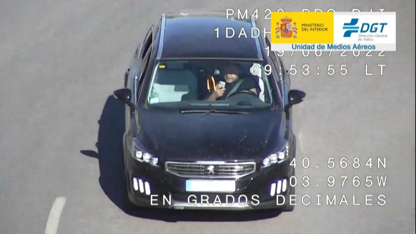 Especial vigilancia de Tráfico sobre las distracciones al volante hasta el domingo