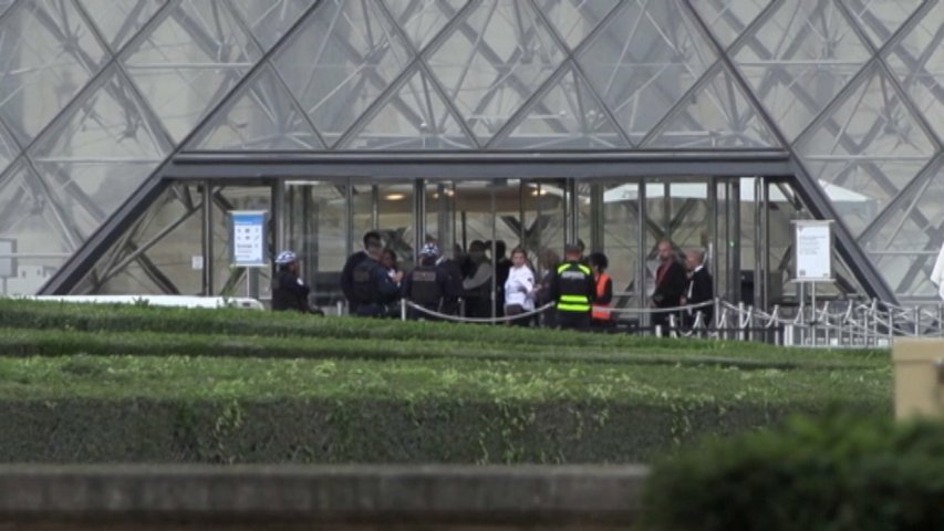 El Louvre, evacuado y cerrado por temor a un atentado