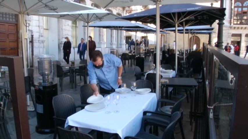 Una terraza de un restaurante en pleno centro de Oviedo