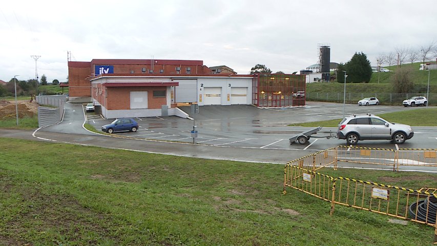 Muy pocos coches por los servicios mínimos de la huelga en una ITV asturiana