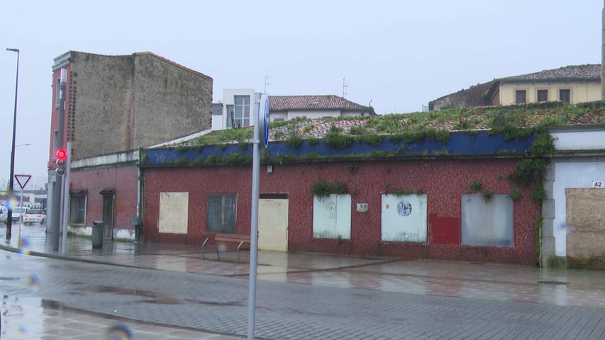 Muralla de Avilés en ruinas