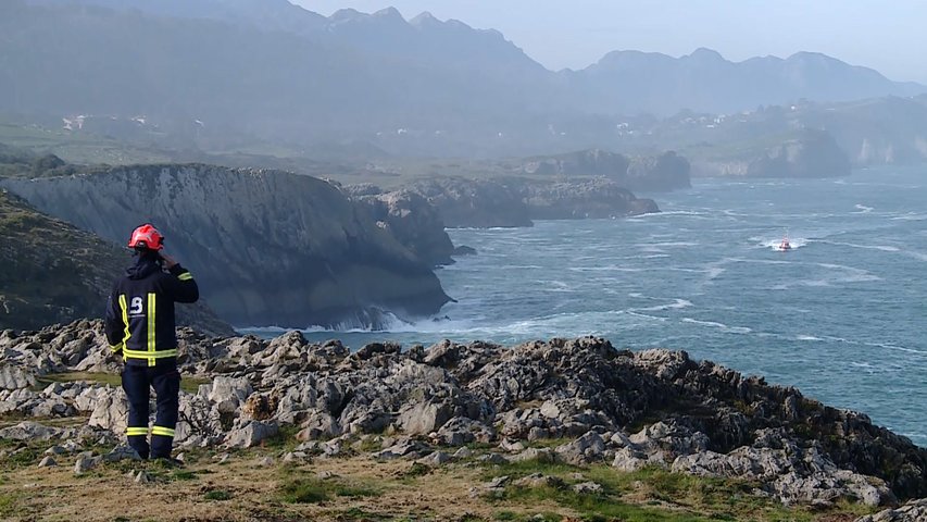 La Guardia Civil amplía la búsqueda por tierra a la costa cántabra