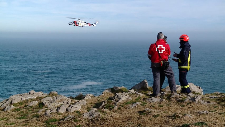 Operativo de búsqueda de un hombre en la costa frente a los bufones de Pría