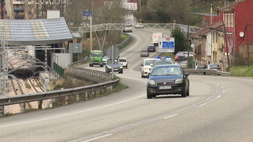 La Guardia Civil instala radares móviles en el Corredor del Nalón, a la espera del fijo