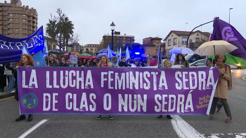 Cientos de personas se manifiestan en Gijón por un feminismo de clase