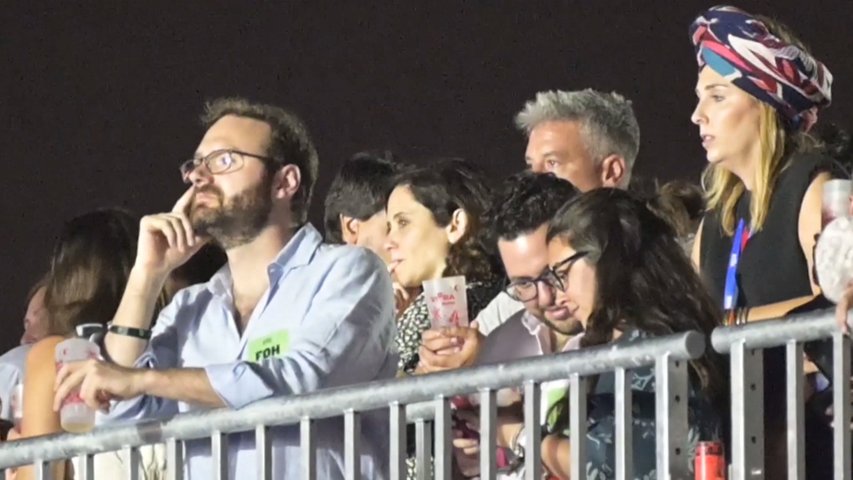 Ayuso y su pareja en un concierto