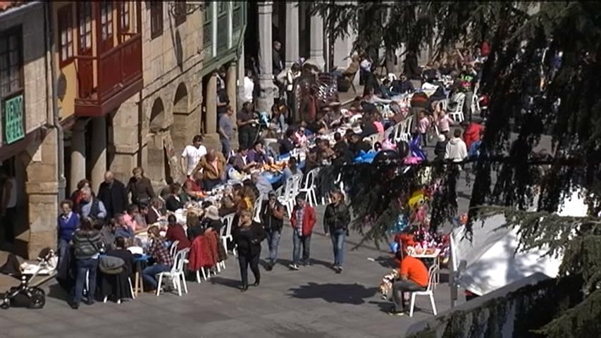 Calles atestadas en la Comida en la Calle de Avilés