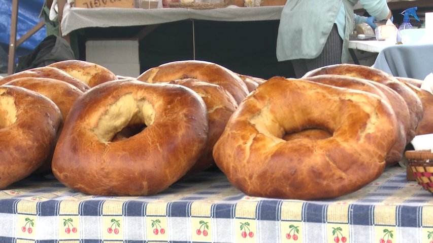 Roscas de San Tiso d'Abres en el festival de la Rosca