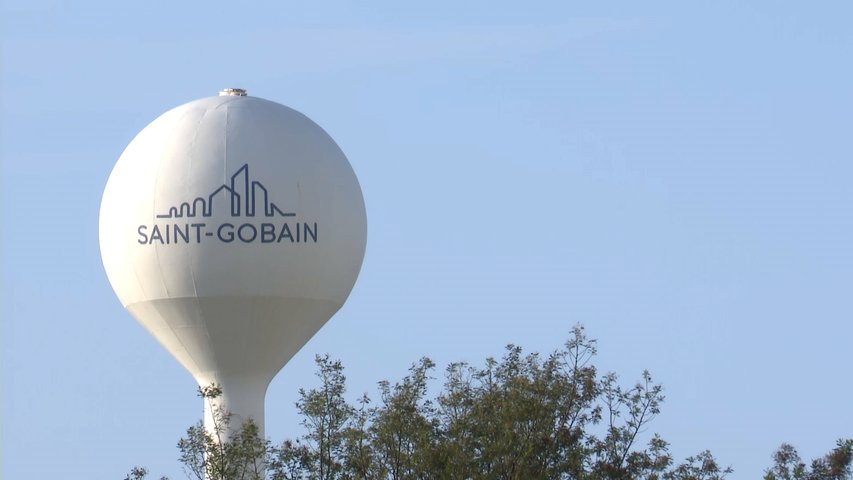 Los trabajadores de Sekurit en Avilés miran a la planta catalana de Saint-Gobain