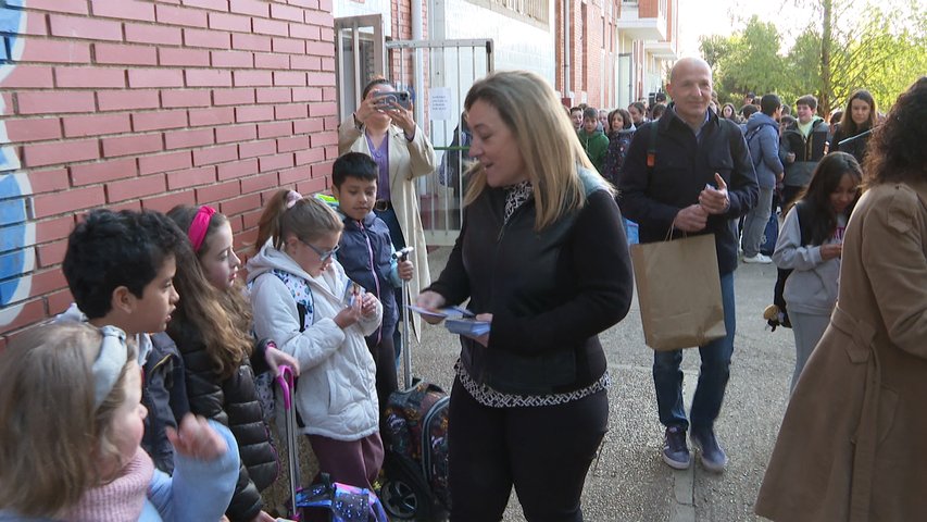 Espina en una visita a un colegio de Siero