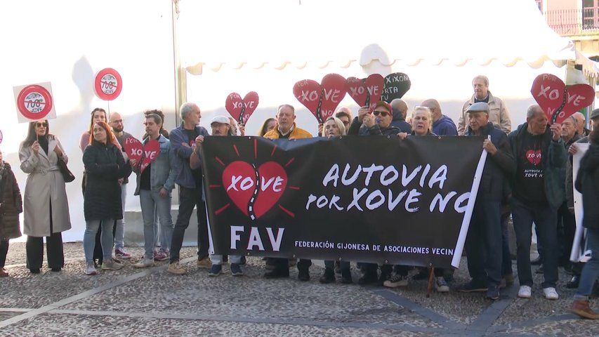 Vecinos de Gijón protestan por los 'años de retraso' en materia de infraestructuras