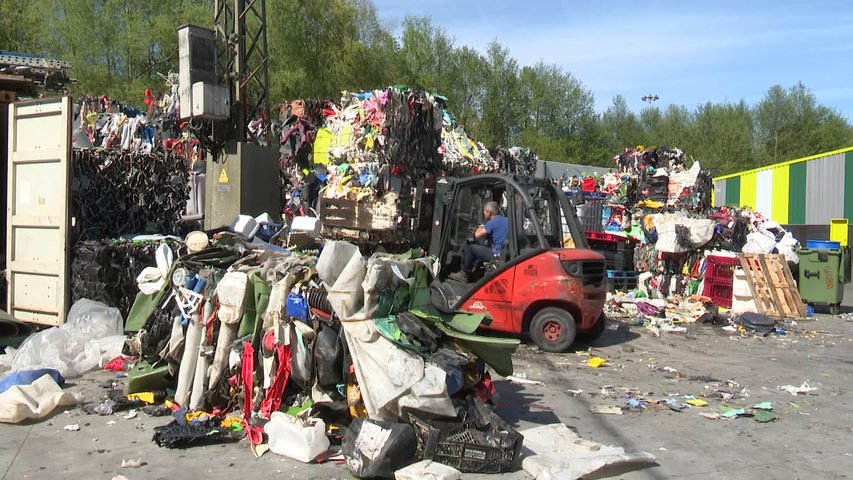 Reciclaje de plástico en Recinpra, en Pravia