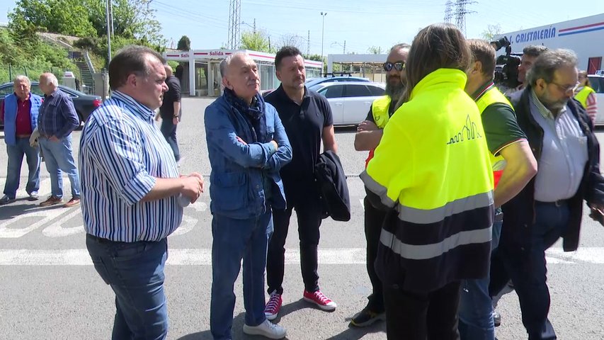 Reunión de trabajadores y dirección de empresa de Saint-Gobain en Avilés