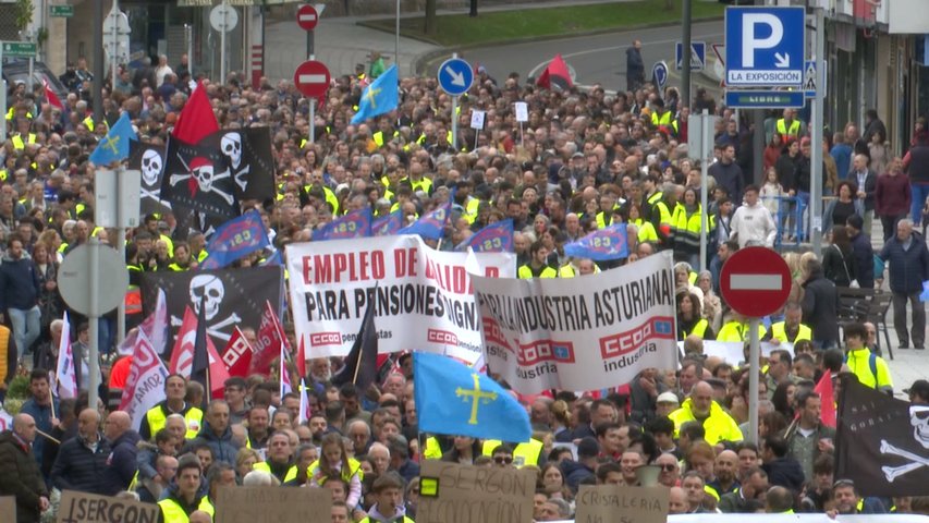 Cientos de personas se manifiestan en Avilés contra el cierre de Sekurit