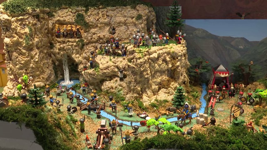 El Centro Prerrománico recrea la batalla de Covadonga con figuras de Playmobil