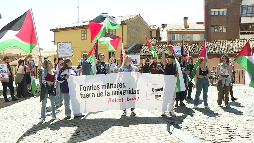 El colectivo 'Conceyu Abiertu pola Paz' en contra del desfile de las Fuerzas Armadas