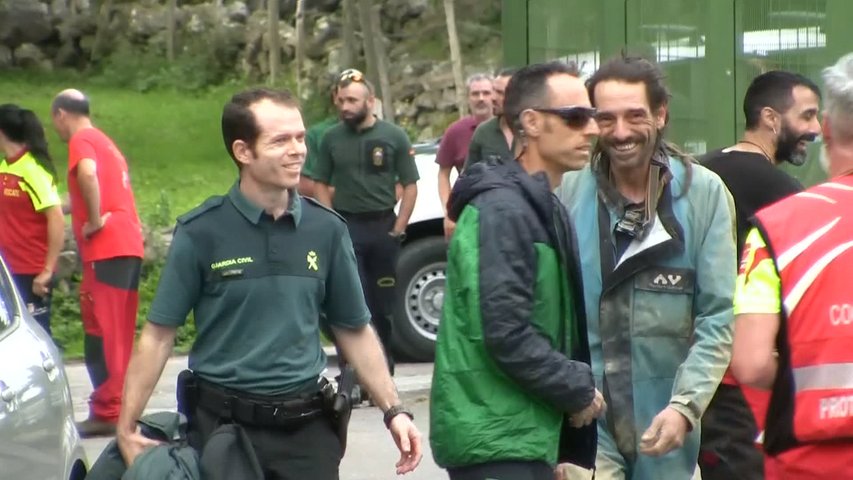 Uno de los espeleólogos rescatados en la cueva de Soba en Cantabria