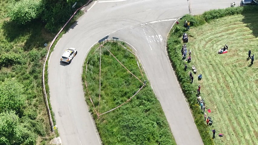 Un participante corriendo el Rally Picos de Europa