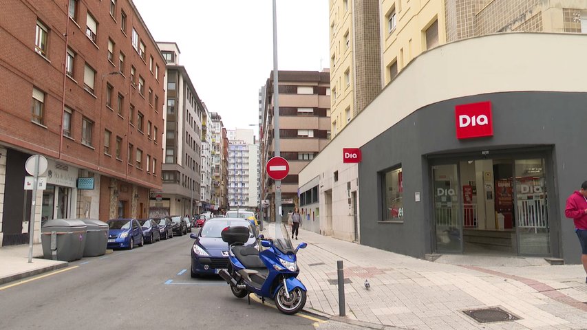 Supermercado DIA de la Calle Mieres en Gijón, donde han robado esta tarde