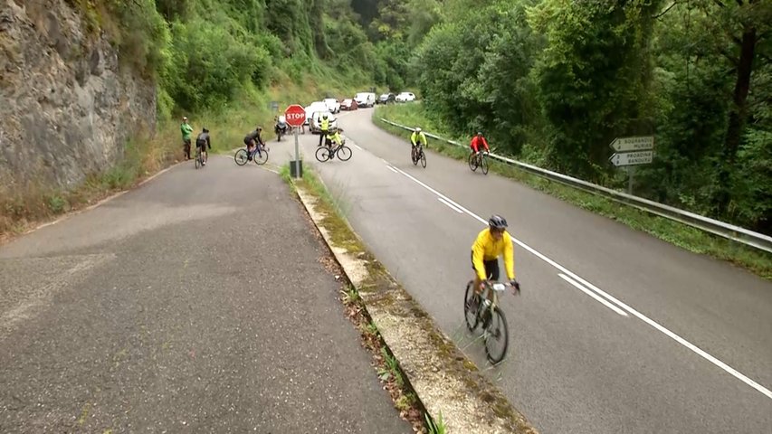 Alrededor de 200 corredores participan en la III Marcha Cicloturista El Gamoniteiro