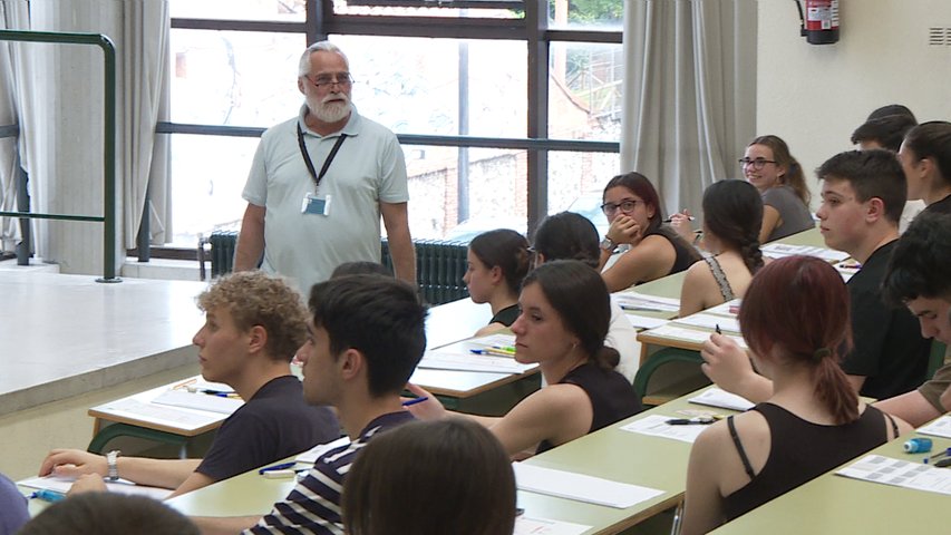 Unos 1.200 estudiantes se examinan en la convocatoria extraordinaria de la EBAU en Asturias