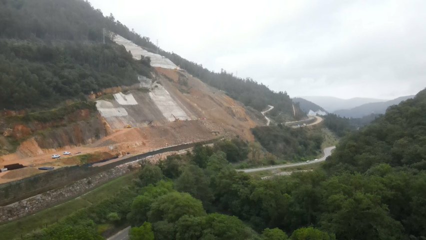 Transportes cifra en un 60% el grado de ejecución de los trabajos de estabilización del talud de Casazorrina (Salas)