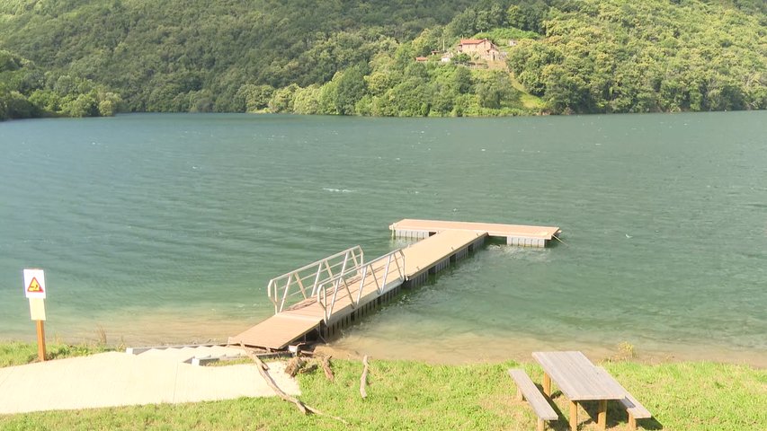 Pasarela en el embalse navegable de Tanes