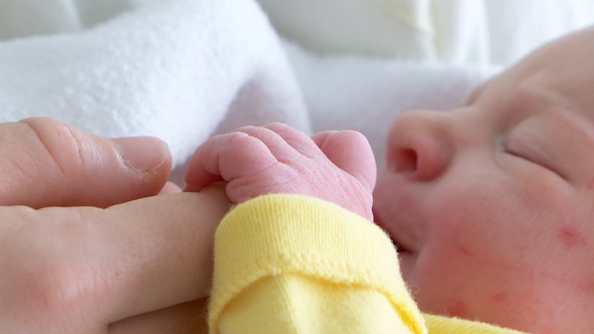 Un recién nacido en un hospital asturiano