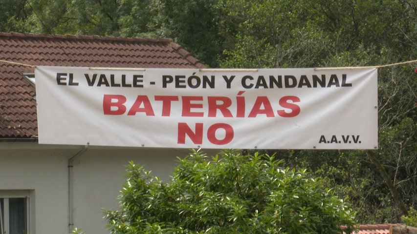 Pancarta contra la instalación de parques de baterías en Peón y Candanal