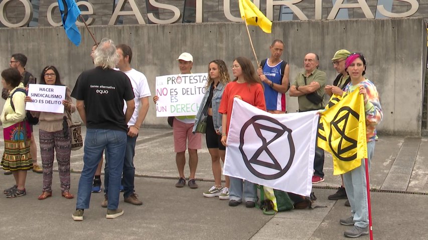 Entidades ecologistas y sociales apoyan a los acusados por cortar los accesos en Arcelor