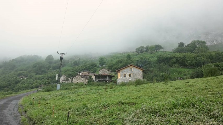 Santolaya, en Amieva, un pueblo de tan sólo un habitante