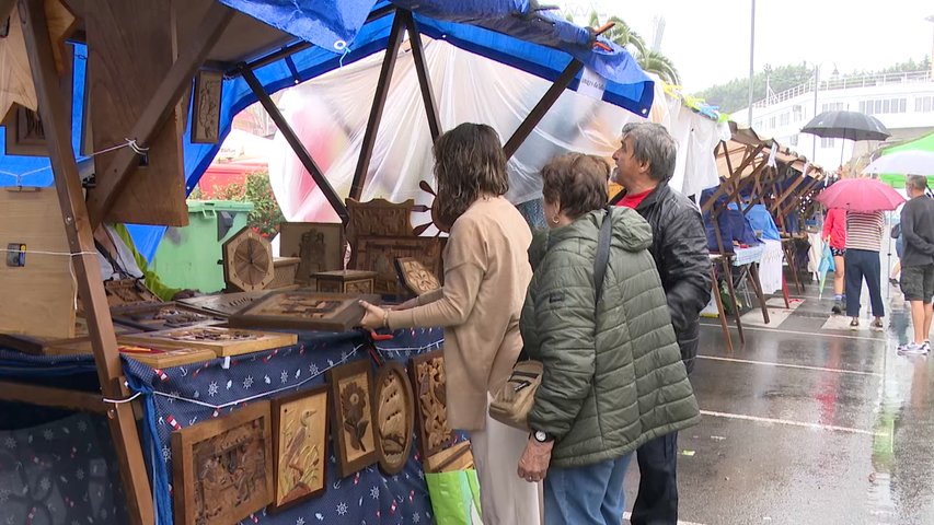 Artesanos de Asturias y Galicia participan en la Feria Pixota de As Figueiras