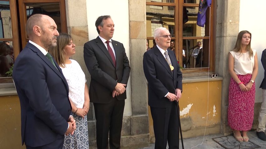 Homenaje en Villaviciosa a Víctor de la Concha