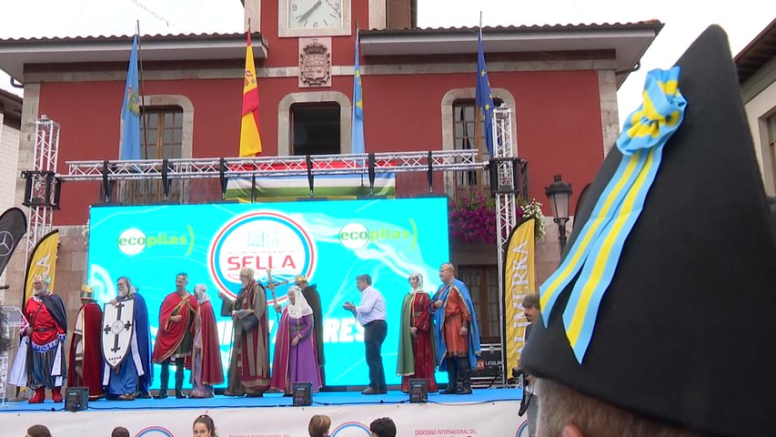 Arriondas se engalana para celebrar la fiesta de Las Piraguas