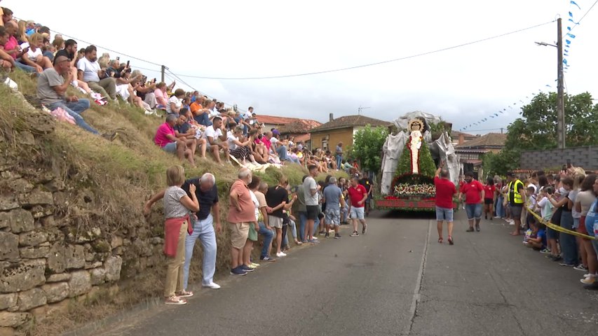 Una carroza en las fiestas de Valdesoto