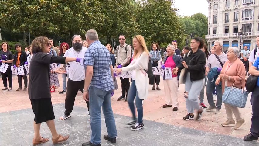 Reyerta por el acoso de un hombre a una mujer en una concentración feminista en Oviedo