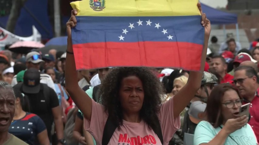 Cientos de simpatizantes de Maduro salen a la calle para apoyar al Presidente