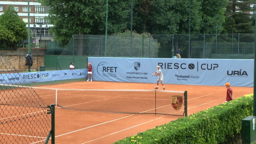 El cuadro principal de la Riesco Cup comienza a disputarse en Oviedo