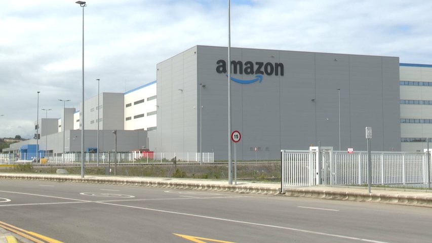 La apertura del centro de Amazon genera problemas de tráfico en el entorno