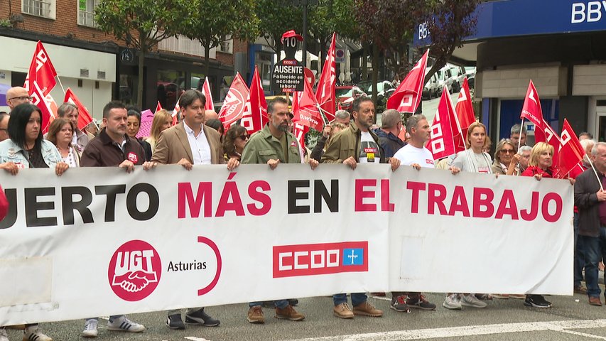 Concentración contra la siniestralidad laboral en Oviedo