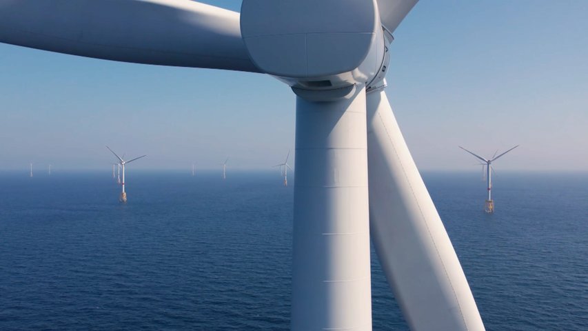 Iberdrola inaugura su primer parque eólico marino en Francia con sello asturiano