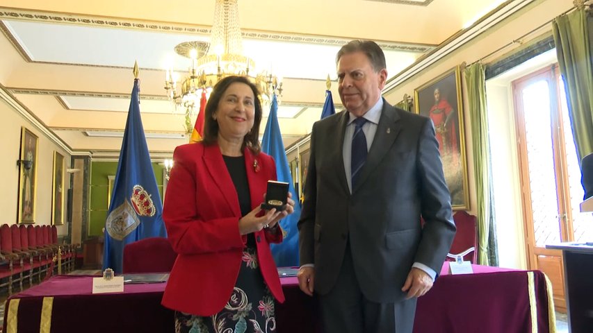 Margarita Robles recibe la Medalla de Oro de Oviedo