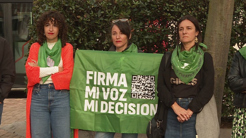 La Plataforma Feminista 8M se concentra en Gijón para exigir que se blinde el derecho al aborto