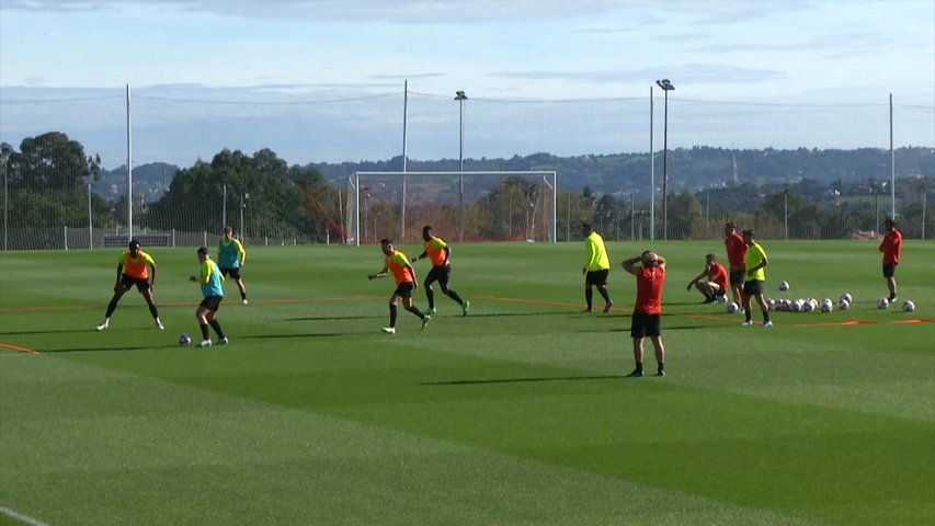 El Sporting vuelve al trabajo tras la victoria ante el Zaragoza (1-0)