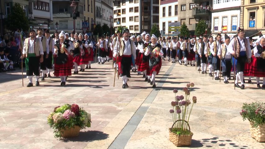 Desfile en las fiestas del Portal en Villaviciosa